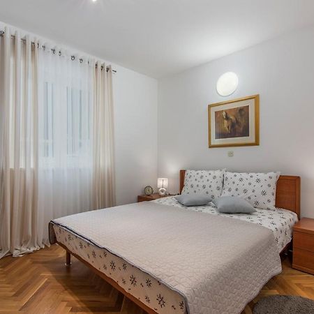 Apartment Amela Porec Bagian luar foto