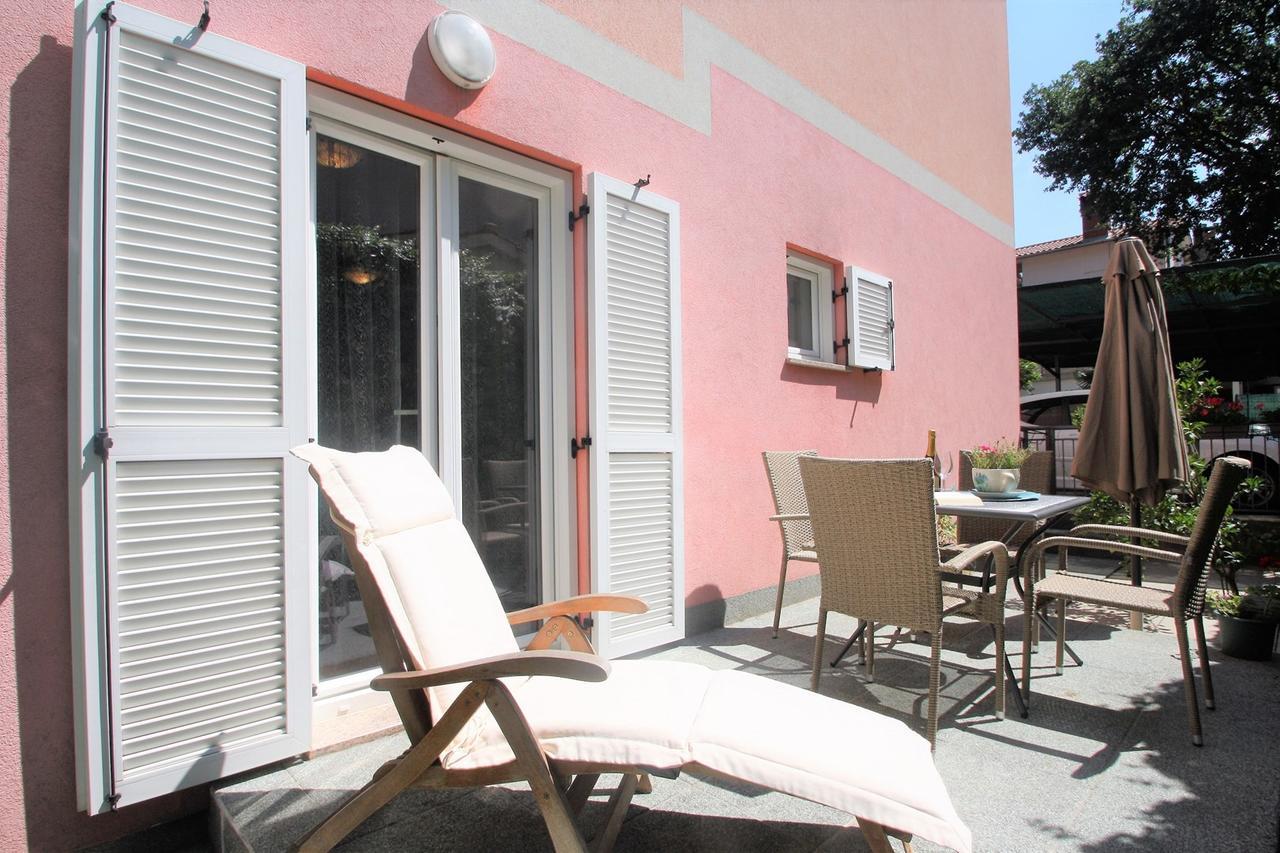 Apartment Amela Porec Bagian luar foto