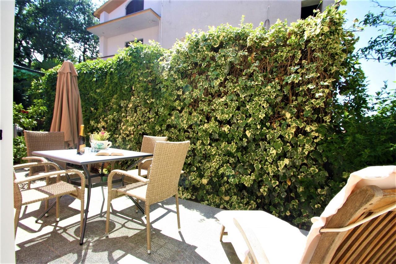 Apartment Amela Porec Bagian luar foto
