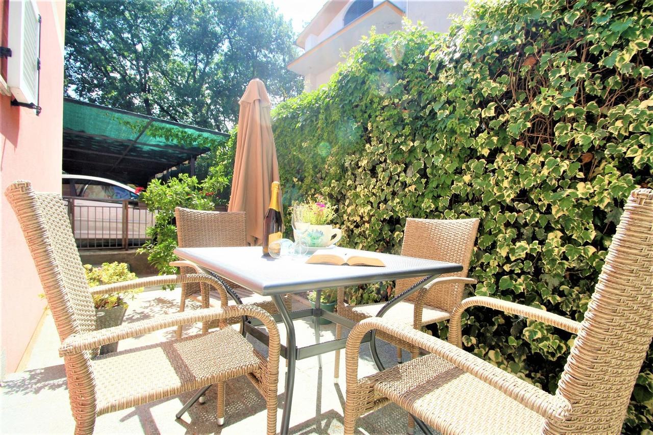 Apartment Amela Porec Bagian luar foto