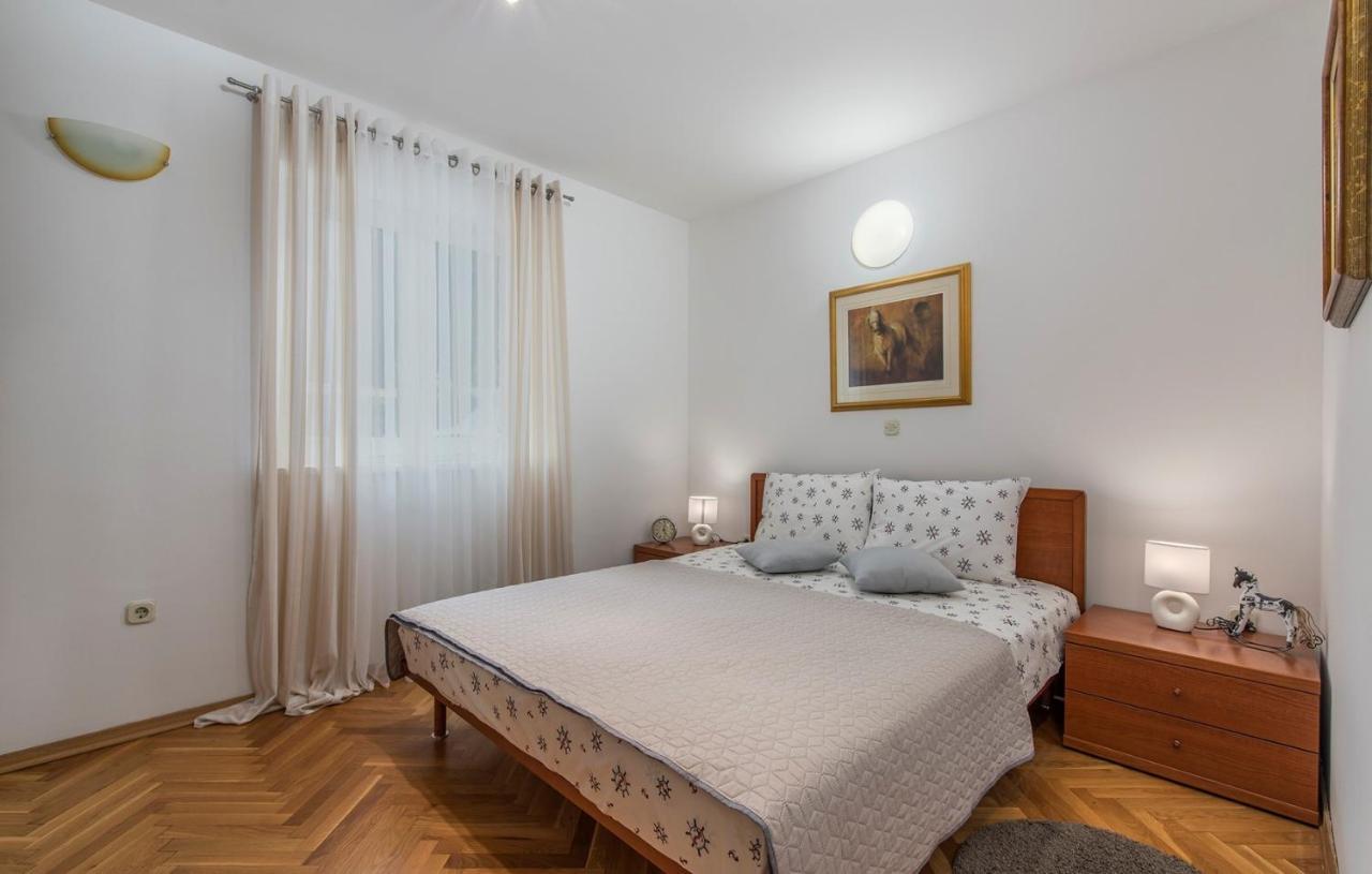Apartment Amela Porec Bagian luar foto
