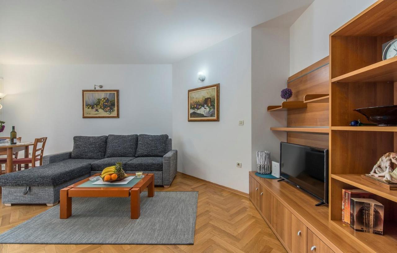 Apartment Amela Porec Bagian luar foto