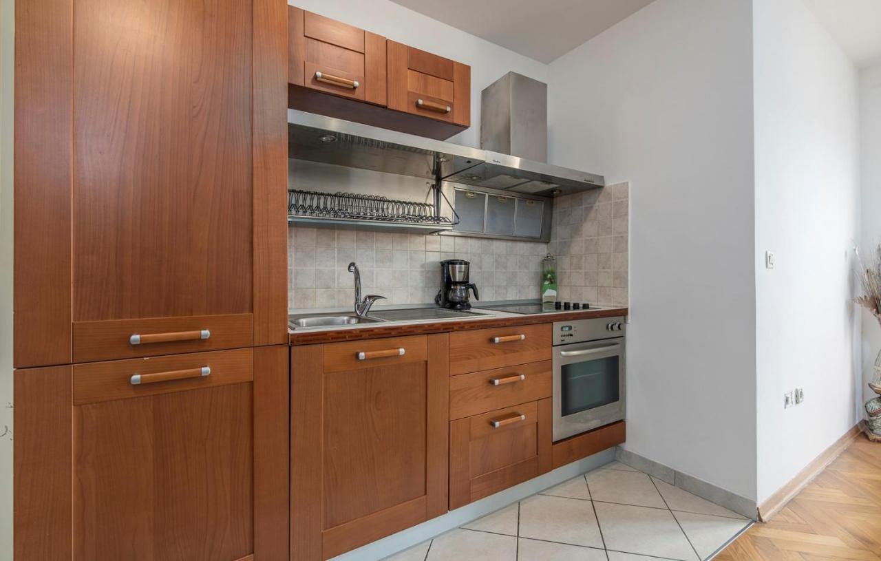 Apartment Amela Porec Bagian luar foto