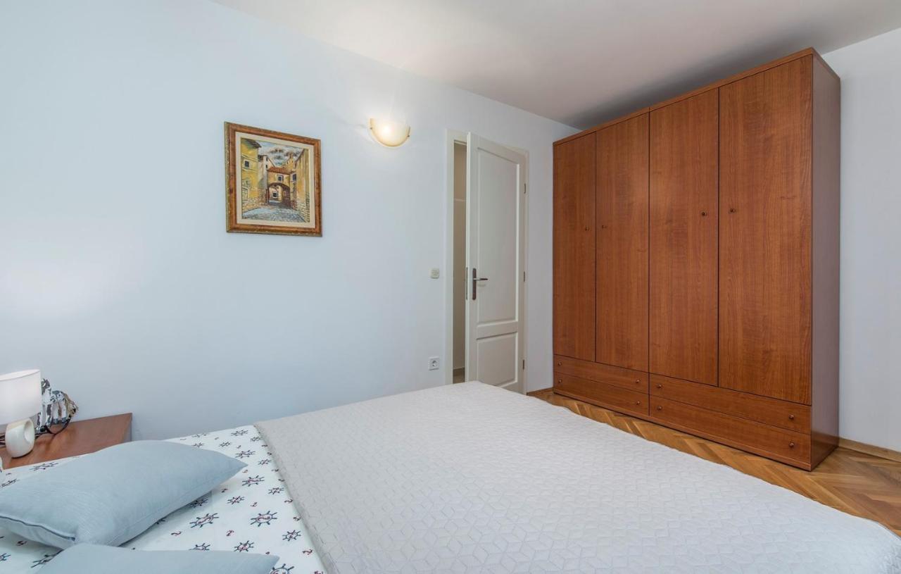 Apartment Amela Porec Bagian luar foto